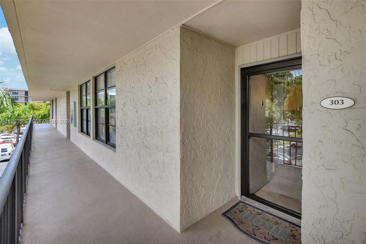 14 Royal Palm Way, Unit 303, Boca Raton, FL 33432 Photo