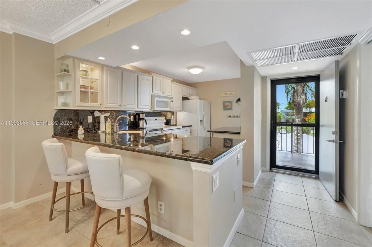 14 Royal Palm Way, Unit 303, Boca Raton, FL 33432 Photo