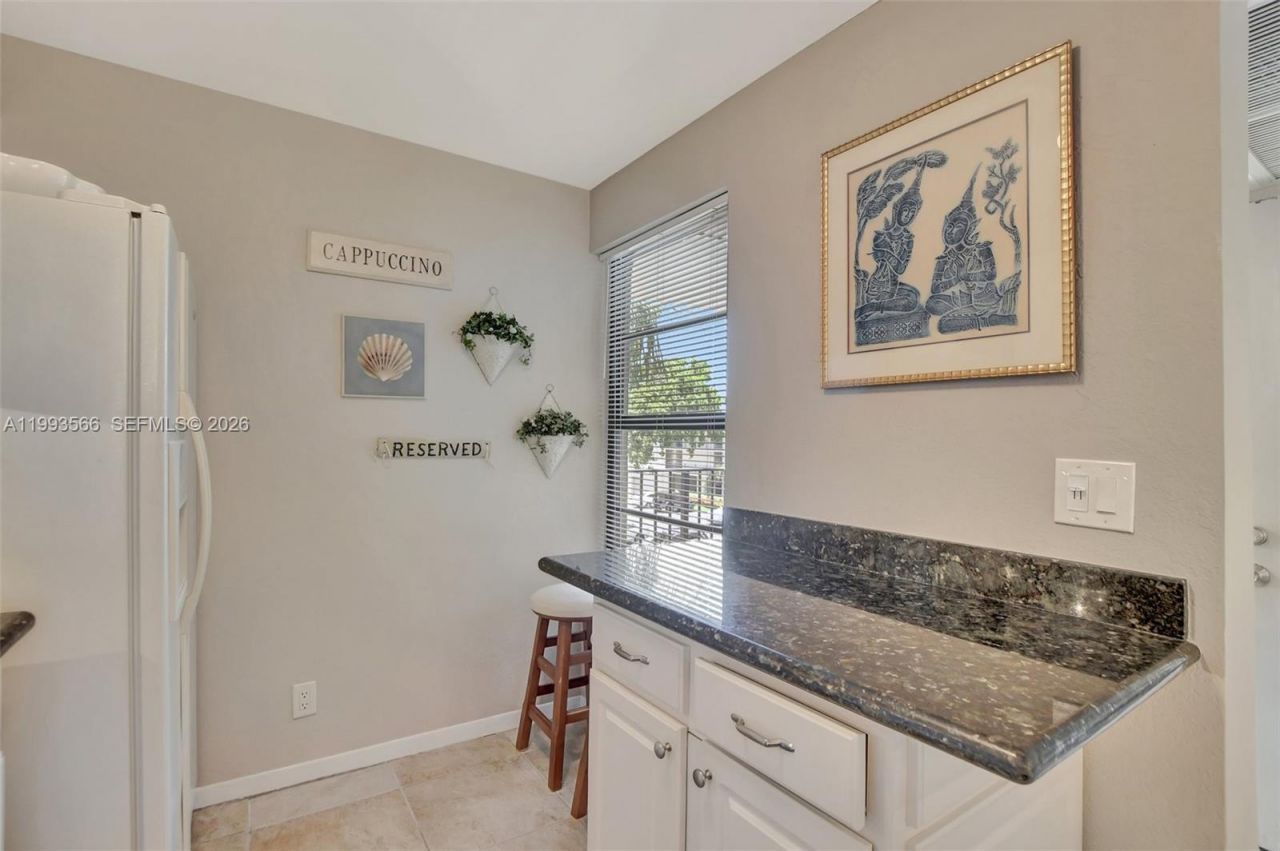 14 Royal Palm Way, Unit 303, Boca Raton, FL 33432 Photo
