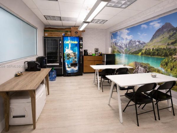 6405 NW 36th St, Virginia Gardens, FL 33166