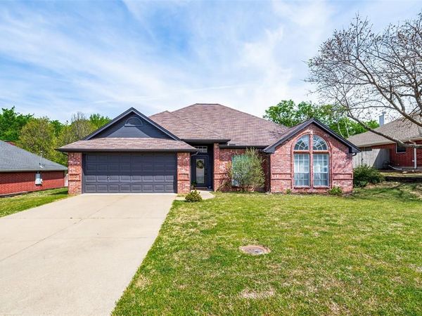 1526 Shadow Run , Weatherford, TX 76086