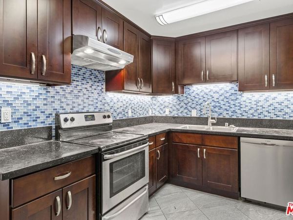 1033 6TH Street, Unit 202, Santa Monica, CA 90403