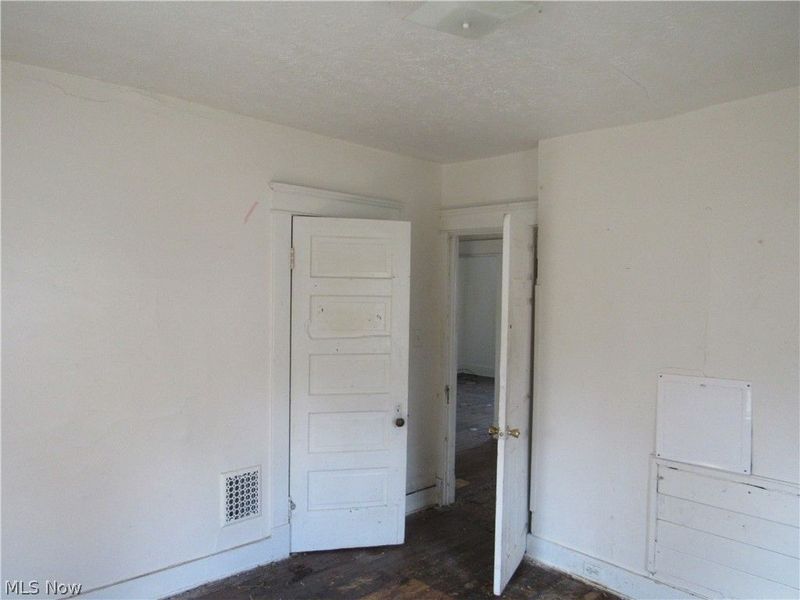 9618 Raymond Avenue, Cleveland, OH 44104 Photo 24