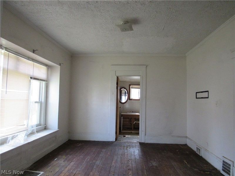 9618 Raymond Avenue, Cleveland, OH 44104 Photo 9