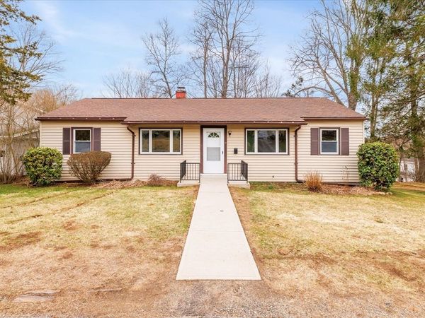 26 Roosevelt Dr, Southbridge, MA 01550