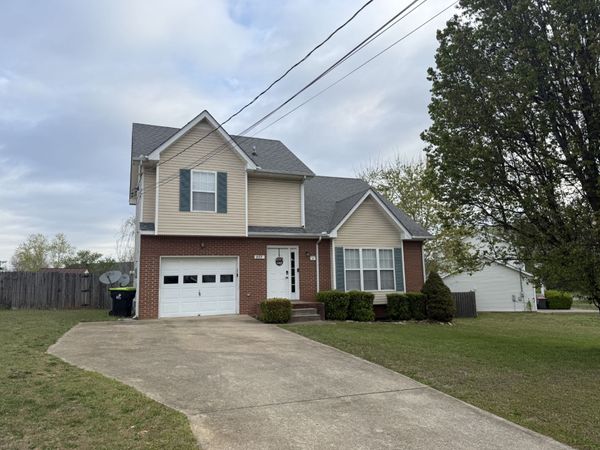 977 Roedeer Dr , Clarksville, TN 37042