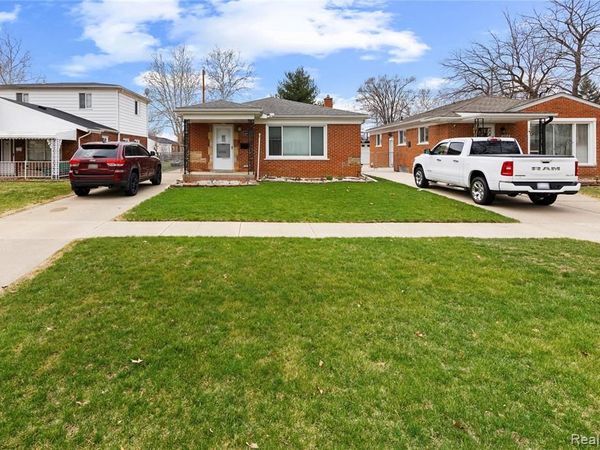 4692 McKinley Street , Dearborn Heights, MI 48125