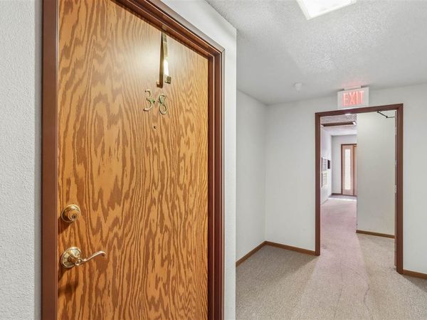 38 Westside Dr, Iowa City, IA 52246