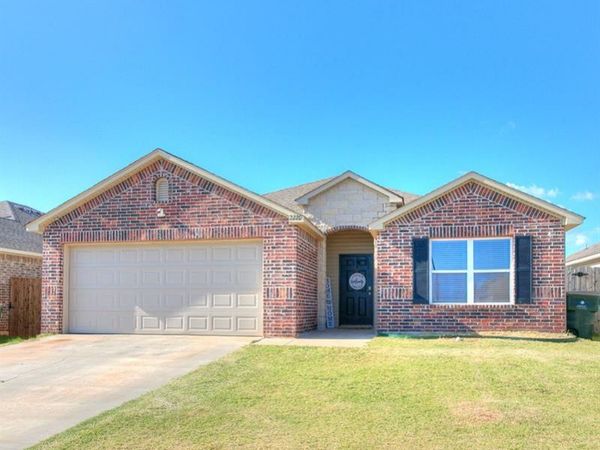 2220 Dillards Drive, Chickasha, OK 73018