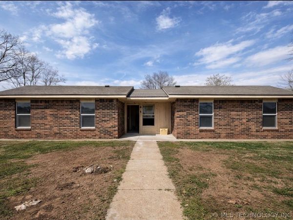 100 W Oak , Webbers Falls, OK 74470