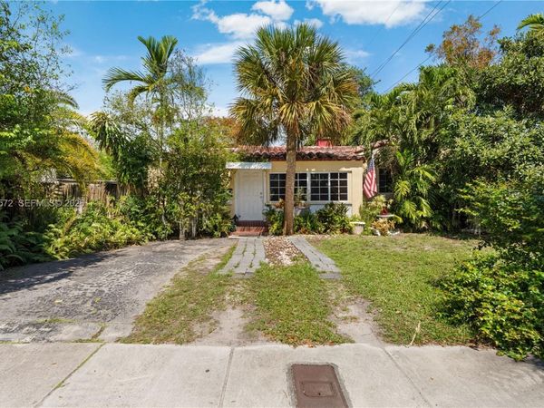 4301 SW 1st St , Miami, FL 33134