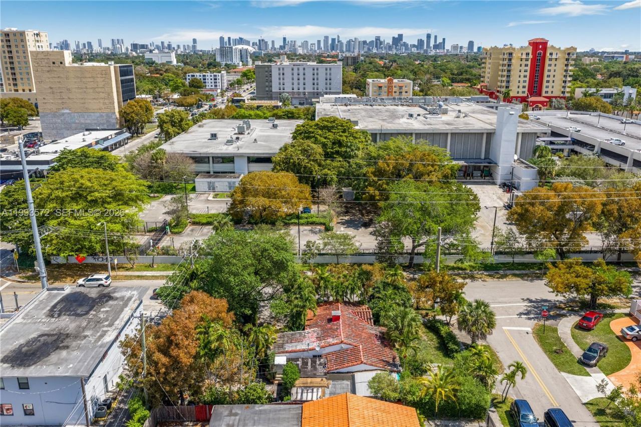 4301 SW 1st St, Miami, FL 33134 Photo