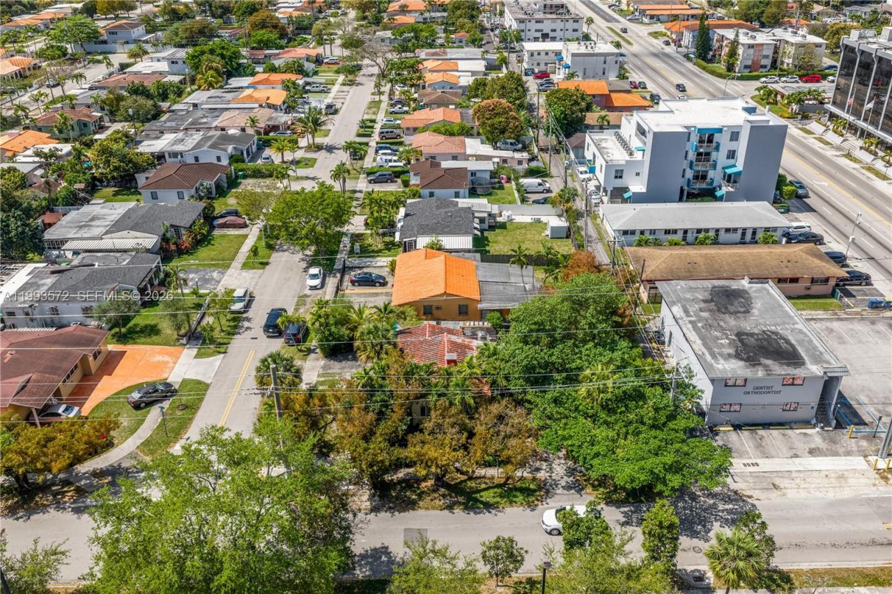 4301 SW 1st St, Miami, FL 33134 Photo