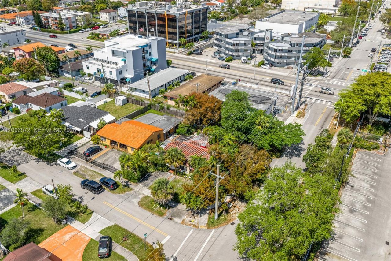 4301 SW 1st St, Miami, FL 33134 Photo