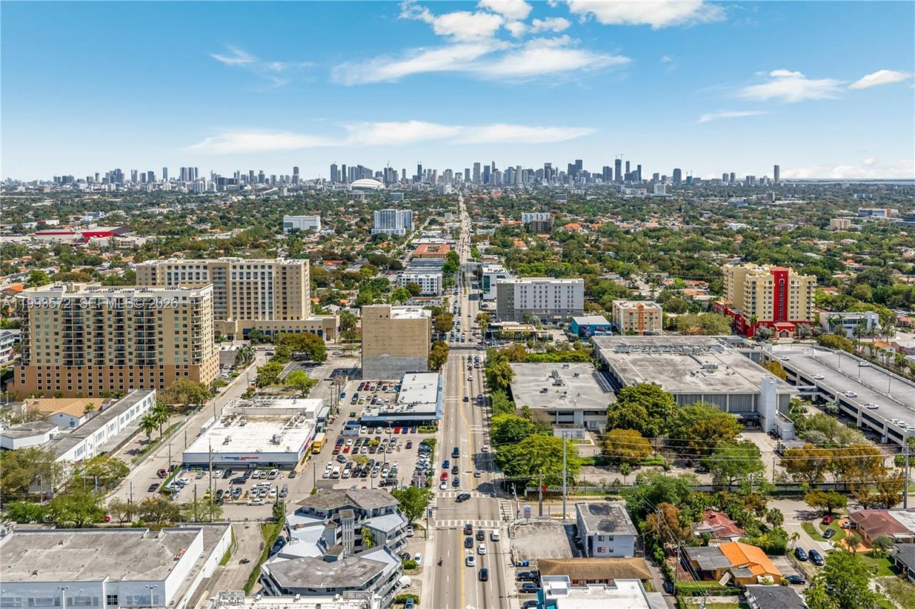 4301 SW 1st St, Miami, FL 33134 Photo