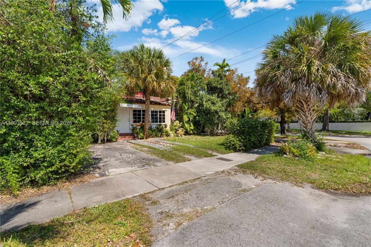 4301 SW 1st St, Miami, FL 33134 Photo