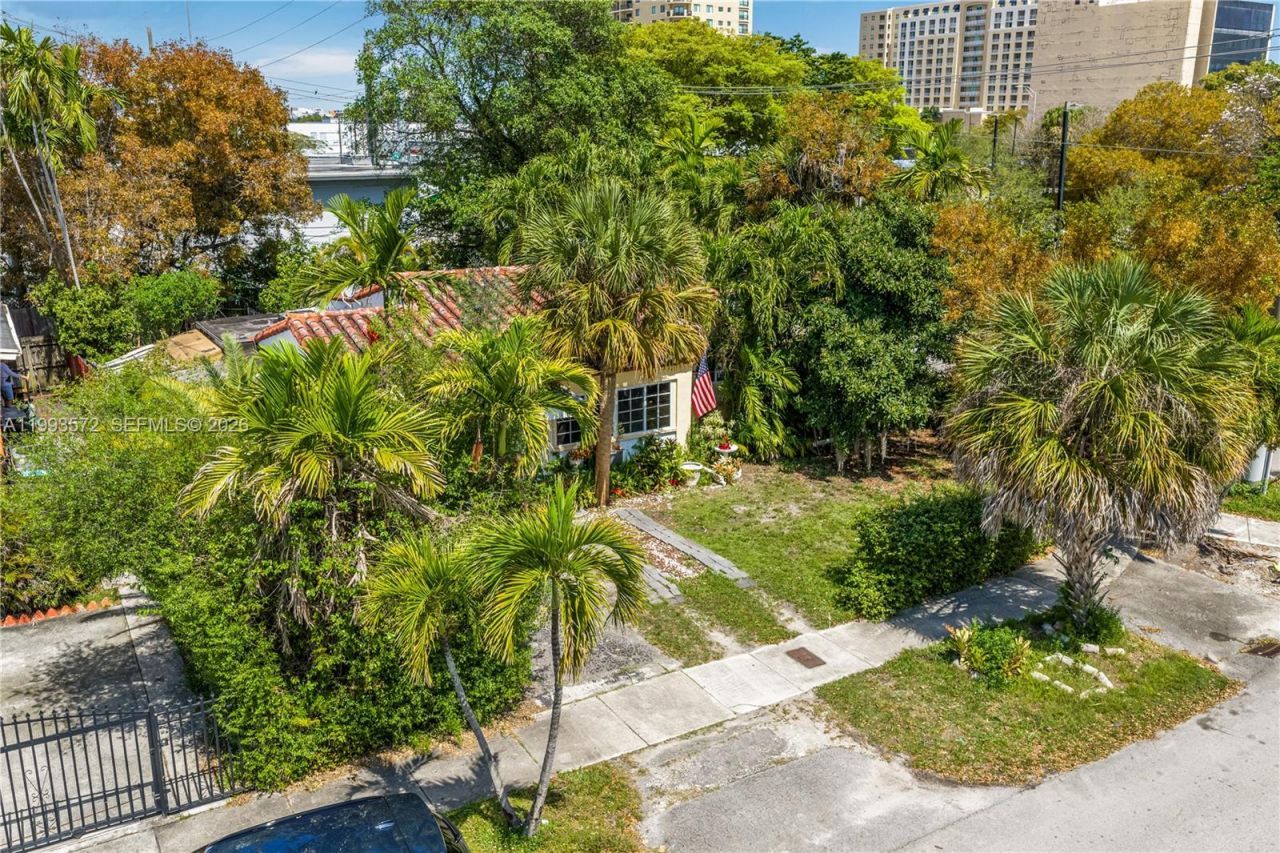 4301 SW 1st St, Miami, FL 33134 Photo