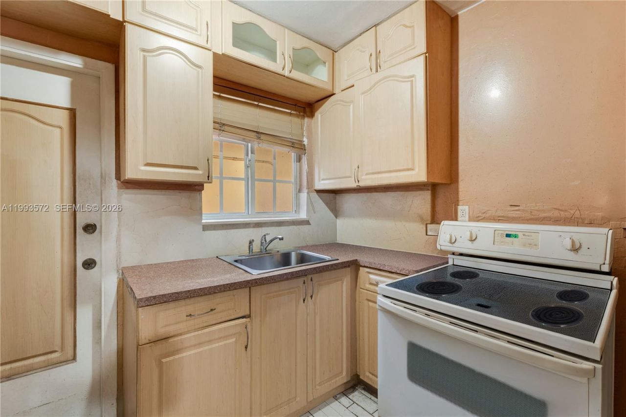 4301 SW 1st St, Miami, FL 33134 Photo