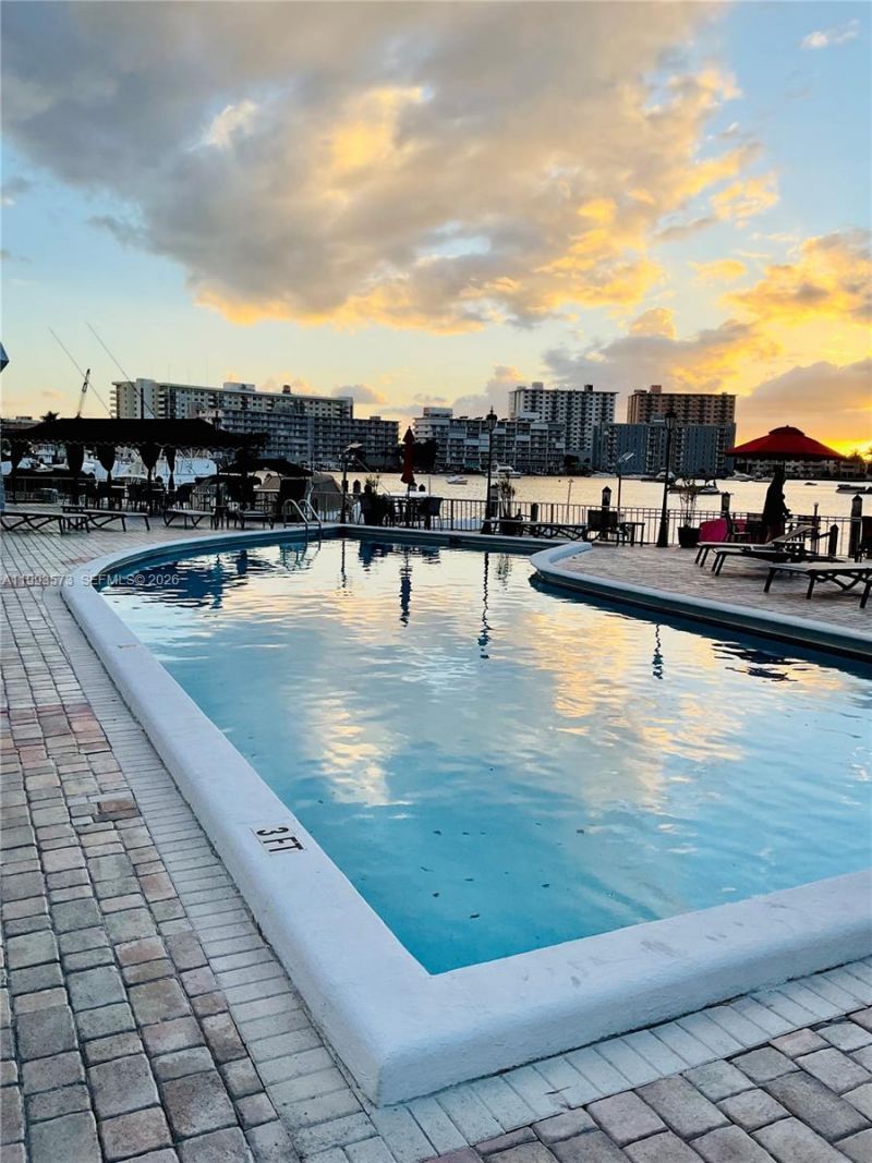 100 Golden Isles Dr , Unit 814, Hallandale Beach, FL 33009 Photo