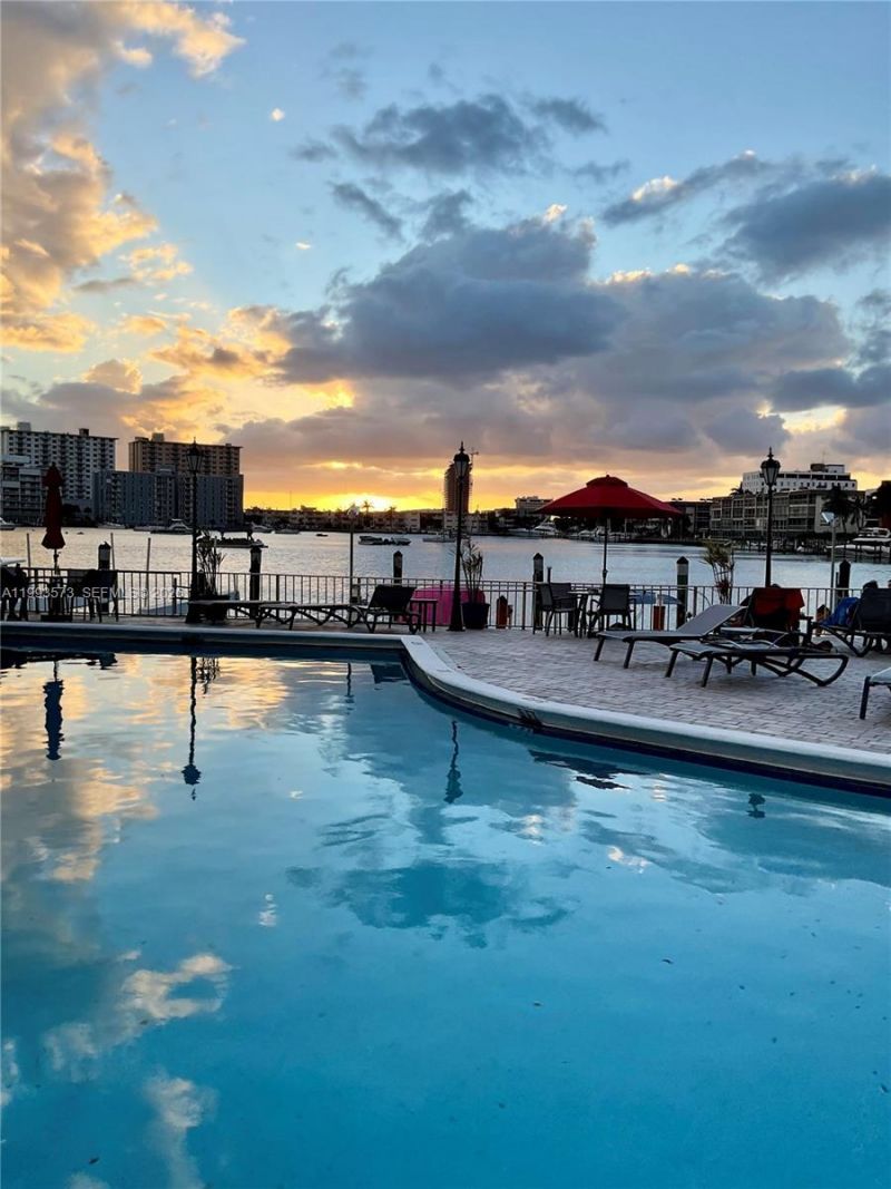 100 Golden Isles Dr , Unit 814, Hallandale Beach, FL 33009 Photo