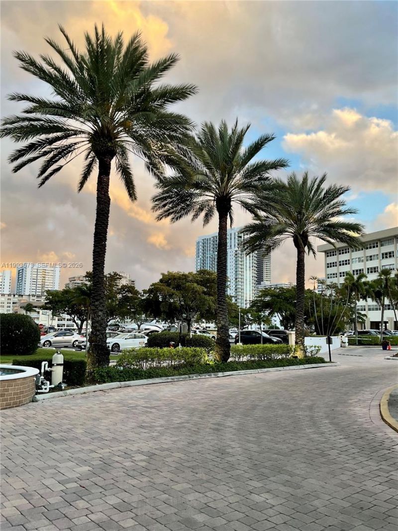 100 Golden Isles Dr , Unit 814, Hallandale Beach, FL 33009 Photo