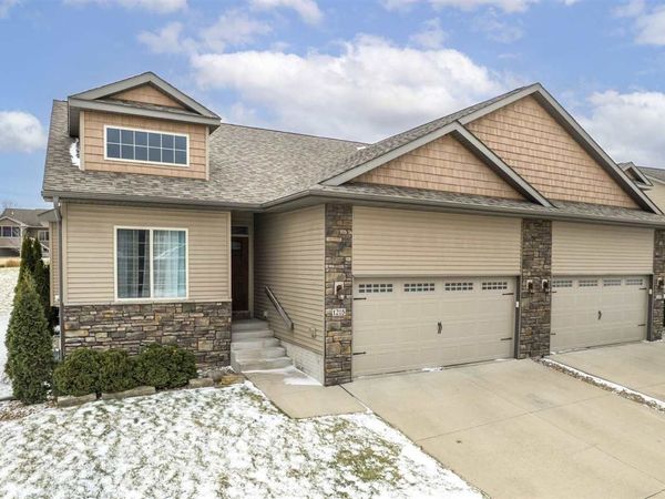1215 Copper Mountain Dr, North Liberty, IA 52317