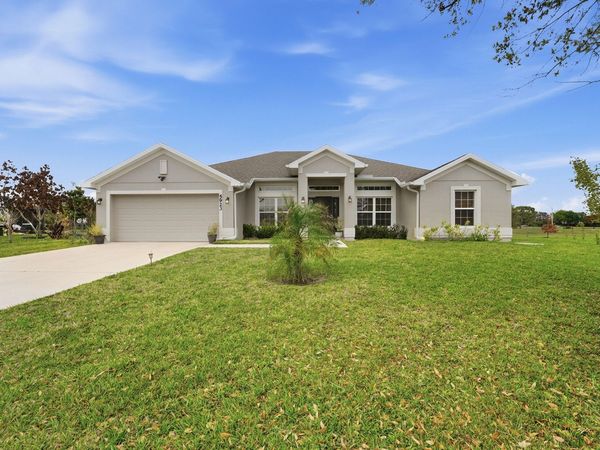 5923 NW Brianna Court, Port St. Lucie, FL 34986