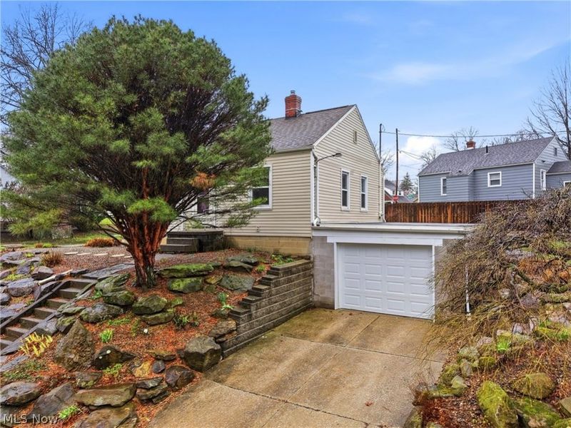 1734 Tonawanda Avenue, Akron, OH 44305 Photo 2