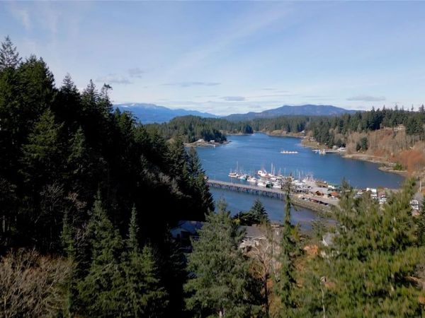 615 Green Rd, Quadra Island, BC V0P 1N0