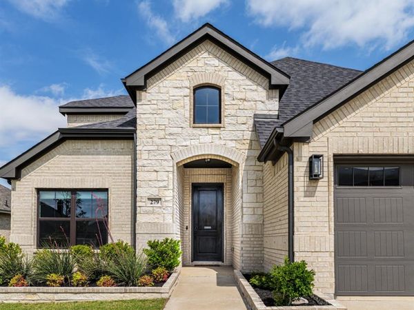 279 Moonshadow Drive, Waxahachie, TX 75165