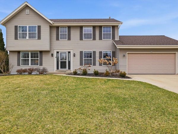 116 N Weiss WAY, Saukville, WI 53080