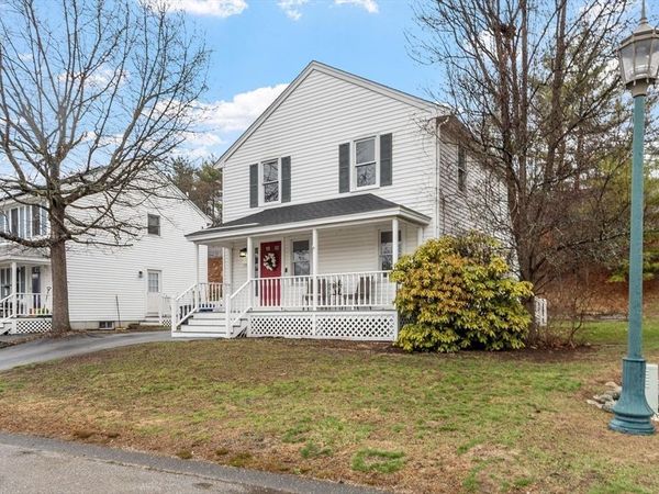 29 Lamplighter Ln, Chelmsford, MA 01863