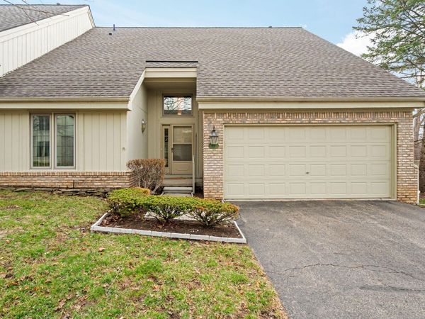 36482 Lochdale, Farmington Hills, MI 48335