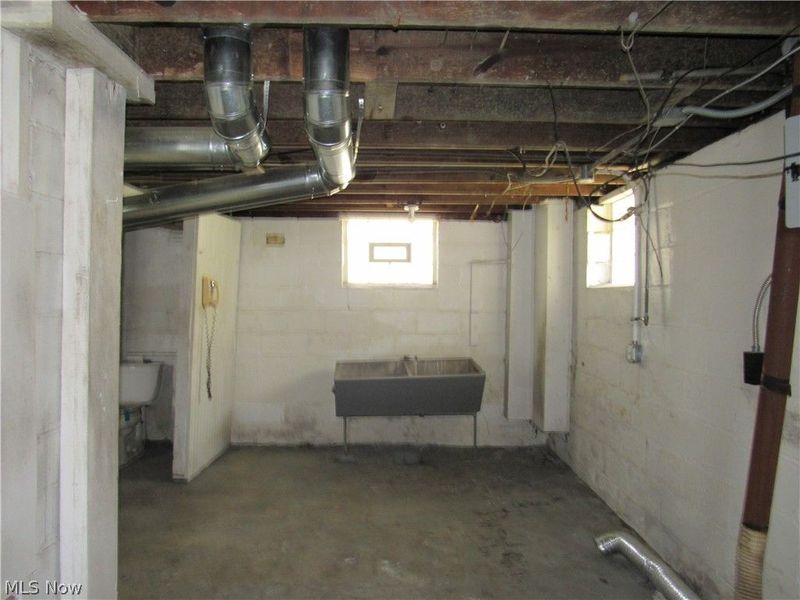 13208 Maplerow Avenue, Garfield Heights, OH 44105 Photo 32