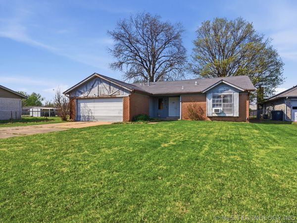 8935 E 49th Street , Tulsa, OK 74145