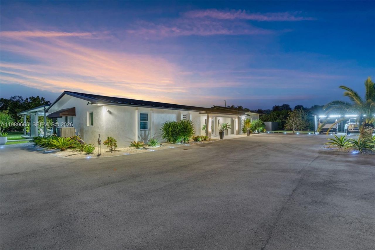 24655 SW 212th Ave , Homestead, FL 33031 Photo