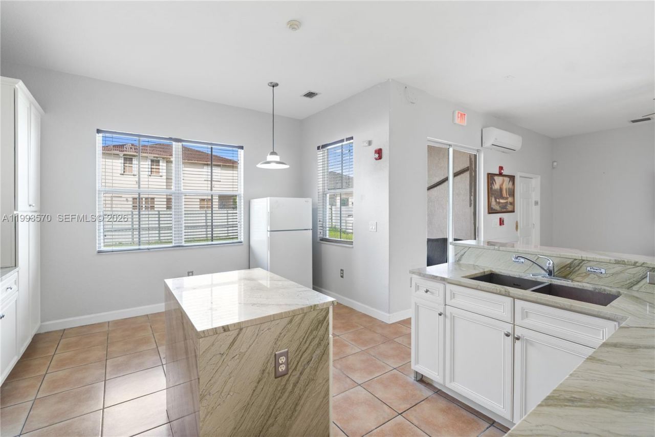 18140 NW 90th Ave, Hialeah, FL 33018 Photo
