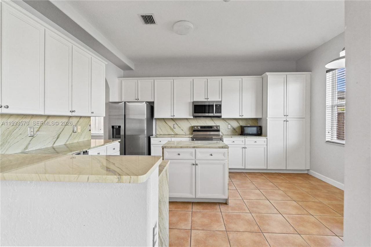 18140 NW 90th Ave, Hialeah, FL 33018 Photo