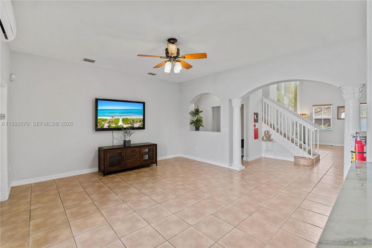 18140 NW 90th Ave, Hialeah, FL 33018 Photo