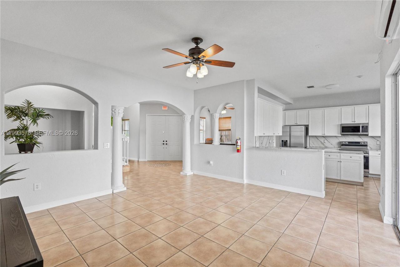 18140 NW 90th Ave, Hialeah, FL 33018 Photo