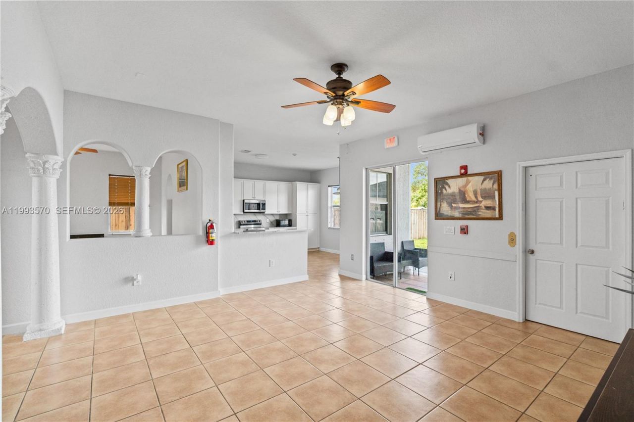 18140 NW 90th Ave, Hialeah, FL 33018 Photo