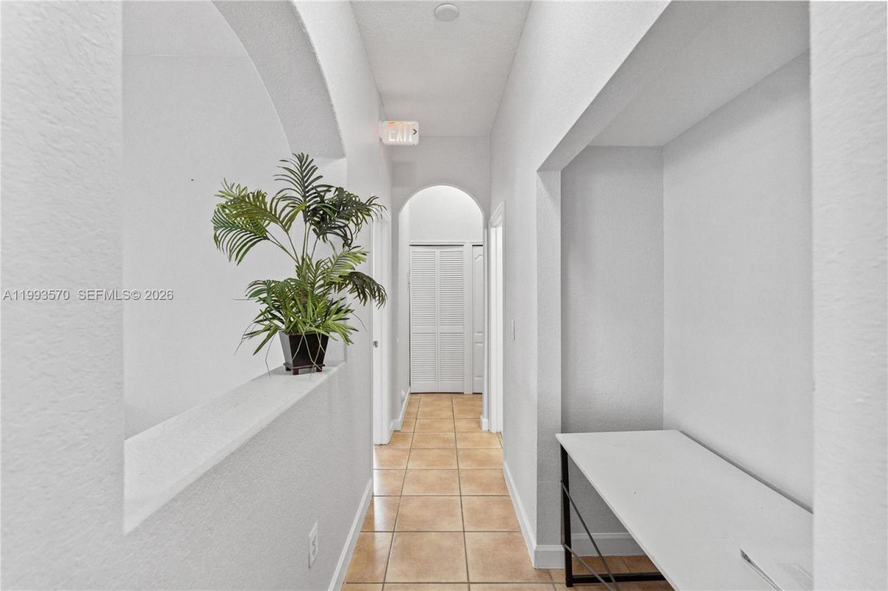 18140 NW 90th Ave, Hialeah, FL 33018 Photo