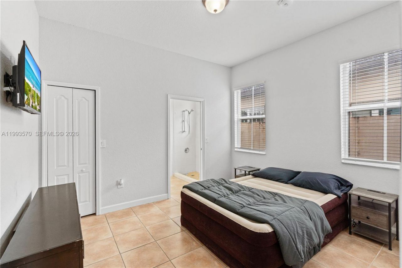 18140 NW 90th Ave, Hialeah, FL 33018 Photo