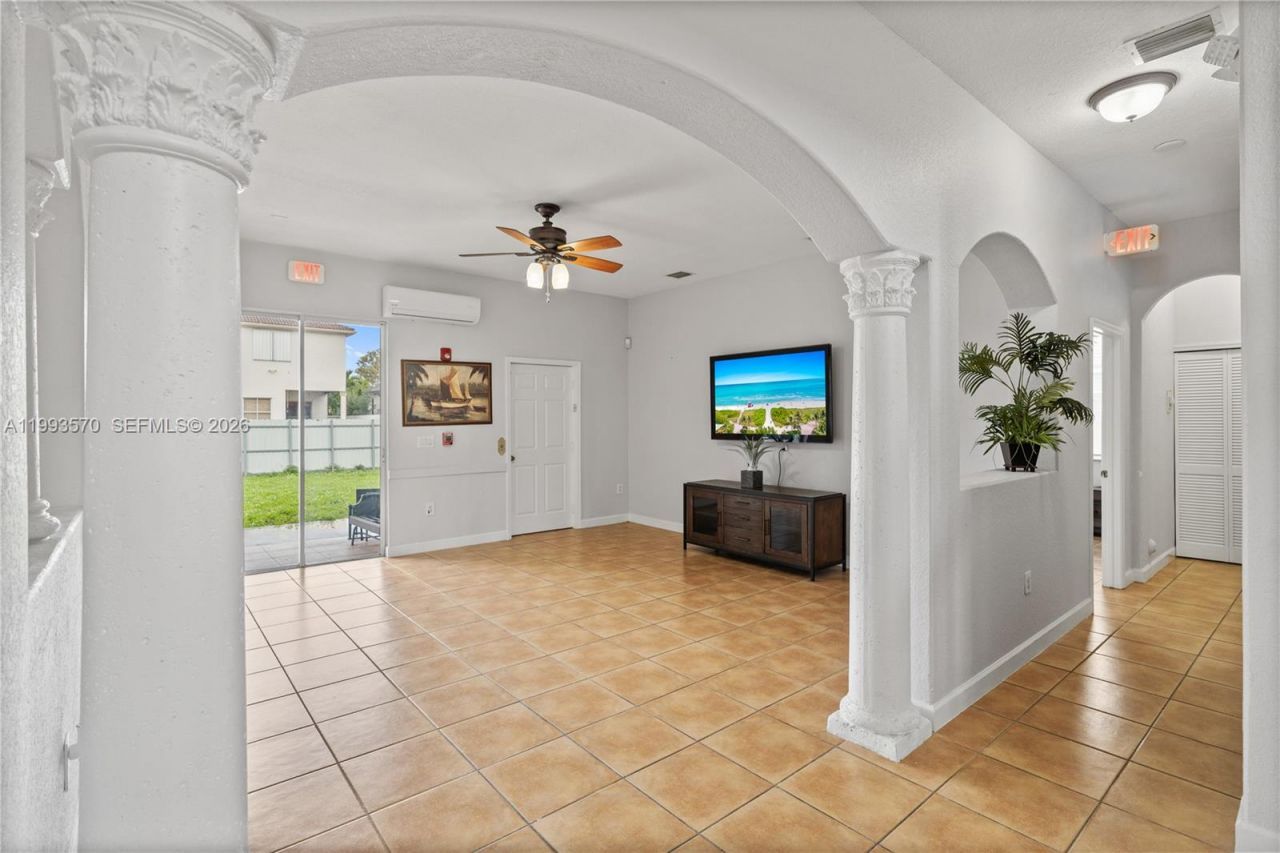 18140 NW 90th Ave, Hialeah, FL 33018 Photo