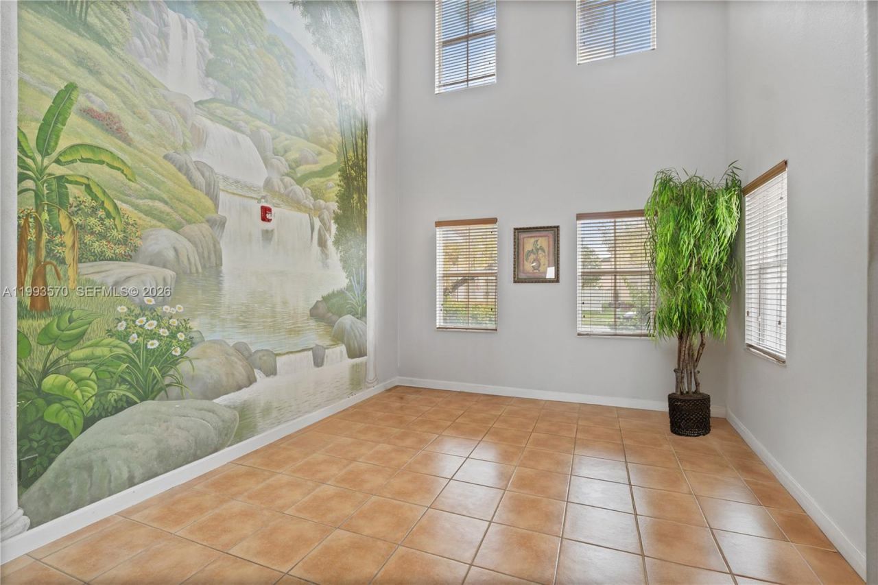 18140 NW 90th Ave, Hialeah, FL 33018 Photo