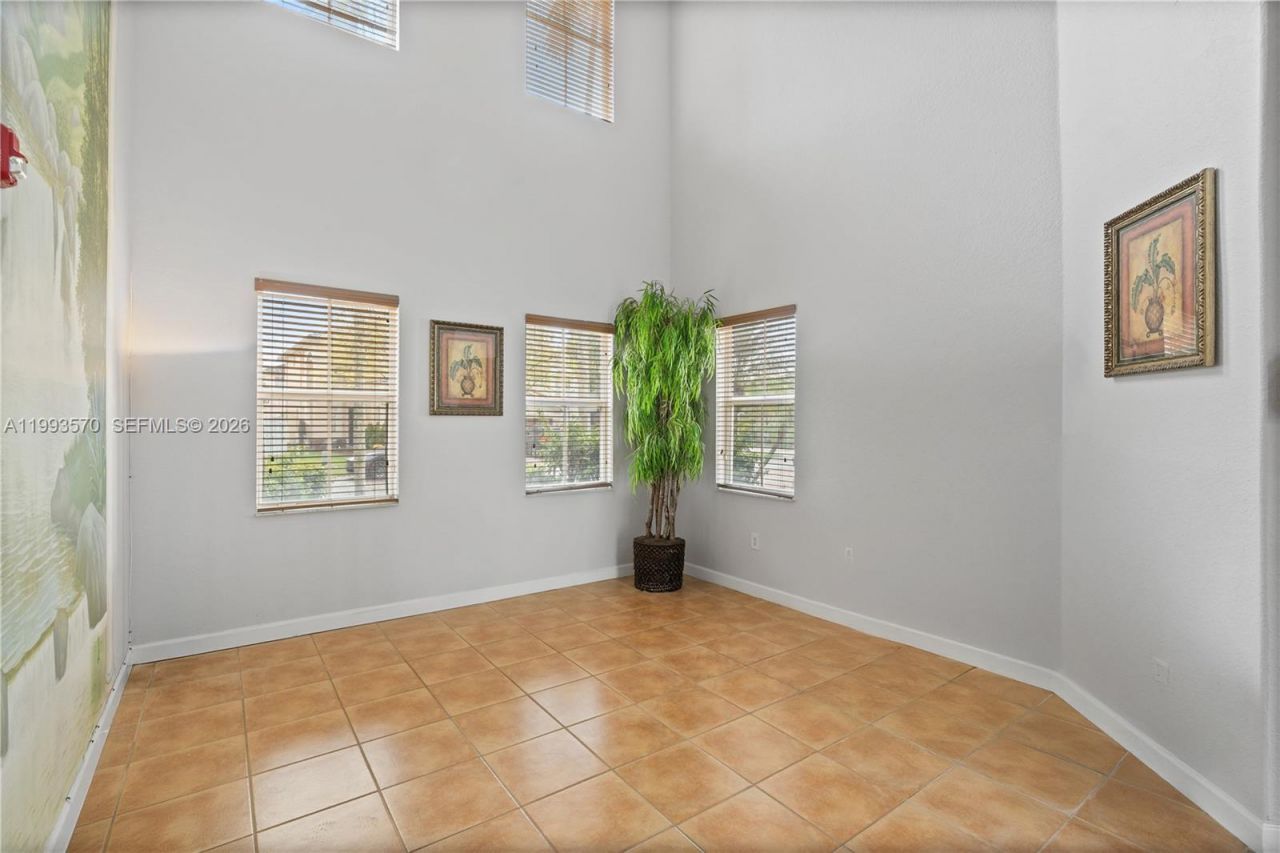 18140 NW 90th Ave, Hialeah, FL 33018 Photo