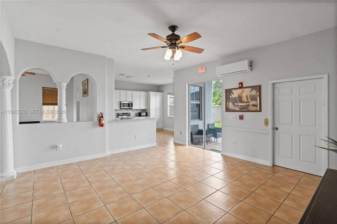 18140 NW 90th Ave, Hialeah, FL 33018 Photo
