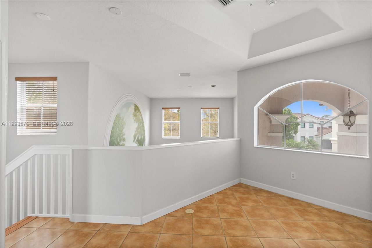 18140 NW 90th Ave, Hialeah, FL 33018 Photo