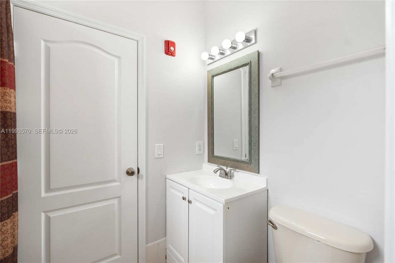 18140 NW 90th Ave, Hialeah, FL 33018 Photo