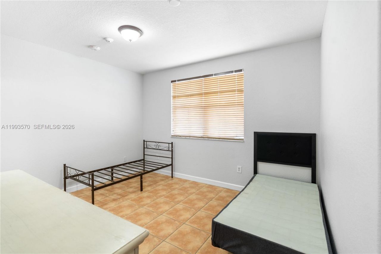18140 NW 90th Ave, Hialeah, FL 33018 Photo